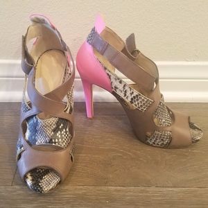 NEVER BEEN WORN Joan & David Heels